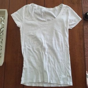Gap White "The Favorite Scoop" tee
