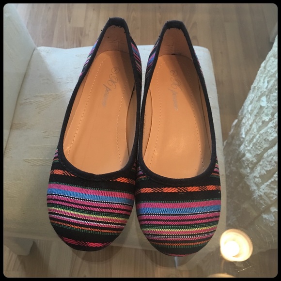 ✨🆕 COLORFUL FLATS✨ - Picture 2 of 5