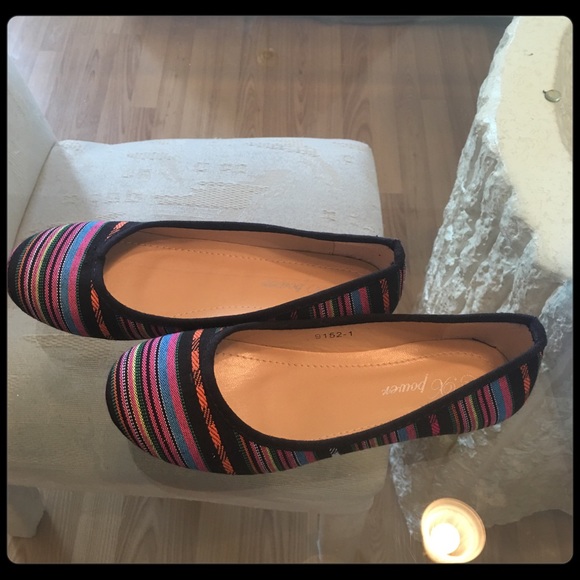 ✨🆕 COLORFUL FLATS✨ - Picture 3 of 5