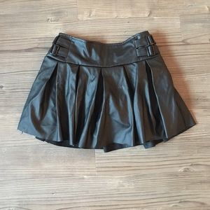 Faux-leather, stretchy black miniskirt