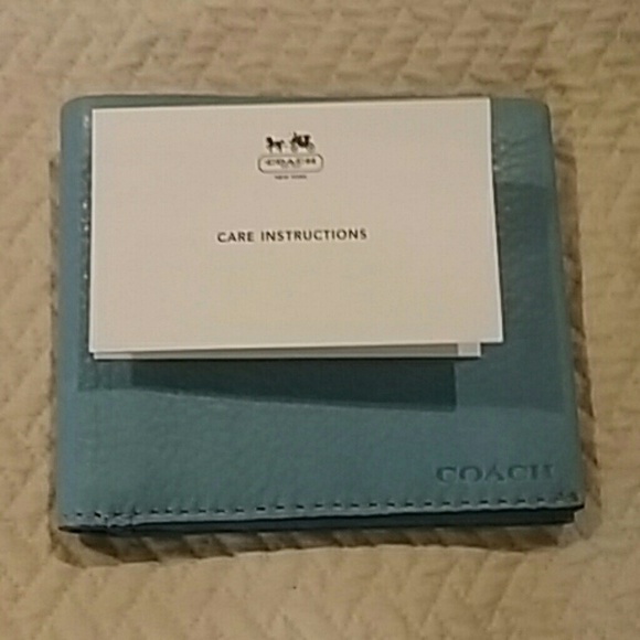 🚫SOLD 🚫 Authentic Coach Wallet - Picture 3 of 4