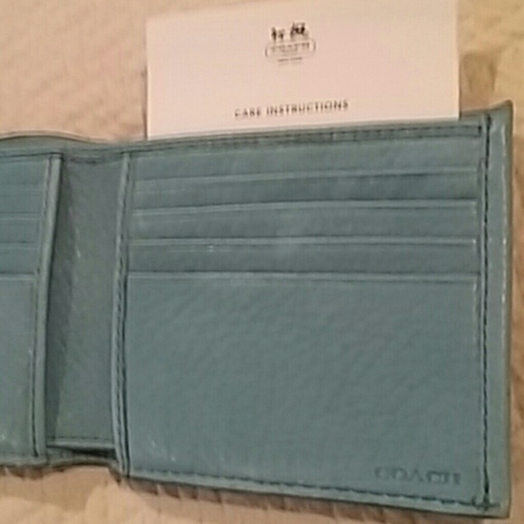 🚫SOLD 🚫 Authentic Coach Wallet - Picture 4 of 4