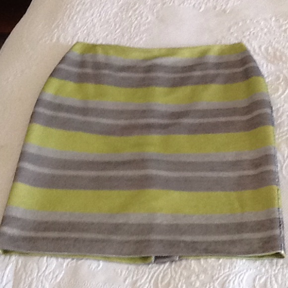 New Size 2 Vince Camuto pencil skirt
