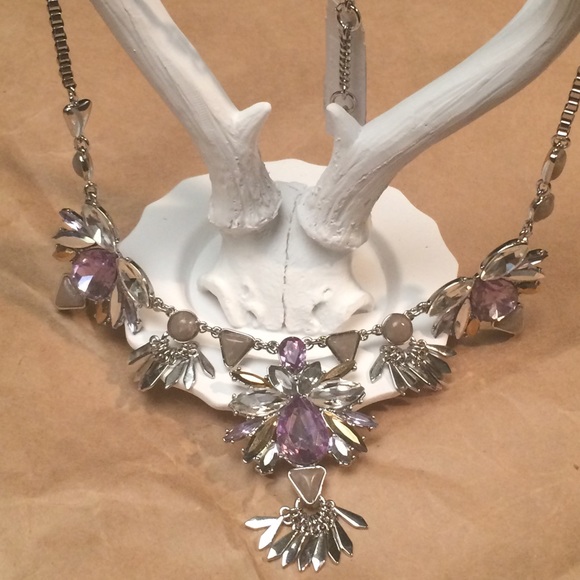 Lavender geometric statement necklace - Picture 3 of 5