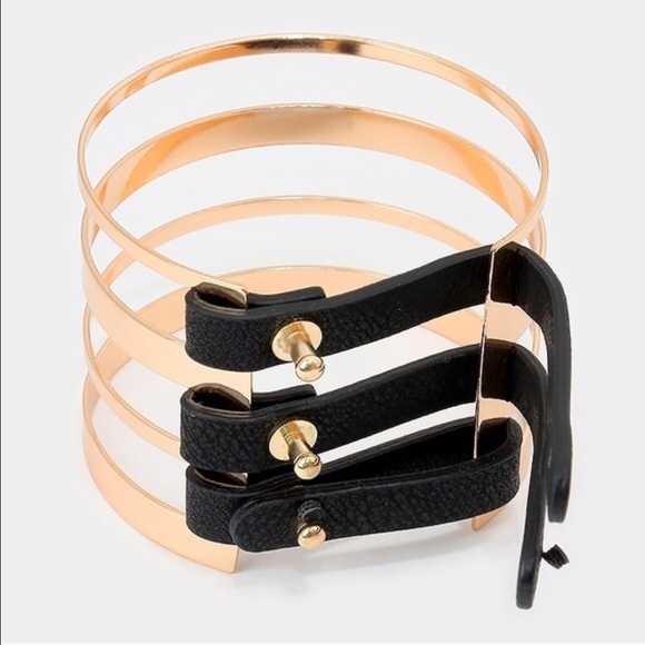 Farah Jewelry Black and Gold Cuff - Picture 4 of 5
