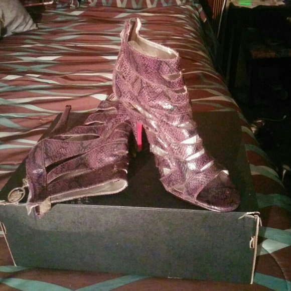 4"Heels - Picture 2 of 2