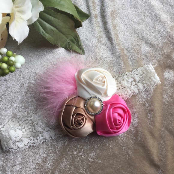 Rosette tri-color lace headband. New