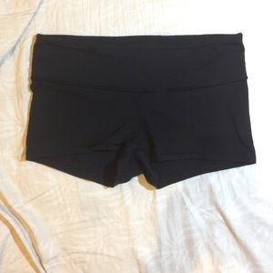 EUC Lululemon Boogie Short Black Reversible Sz 10