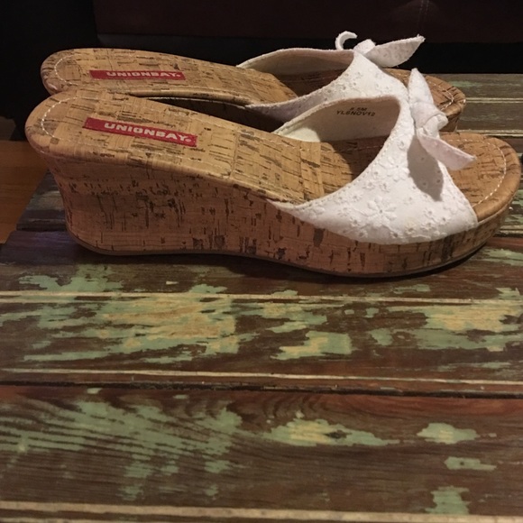 Wedge sandals - Picture 2 of 3