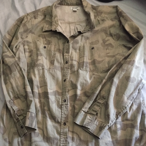 💕Camo long sleeve button up💕