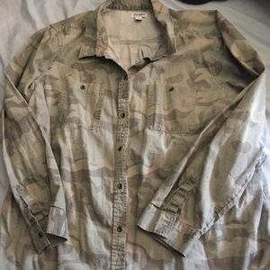 💕Camo long sleeve button up💕