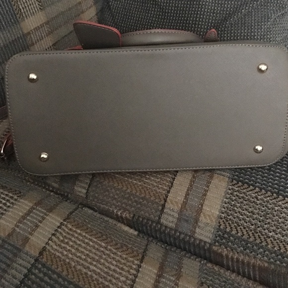 TRADED💕Adrienne V. Crossbody Purse - Picture 4 of 4