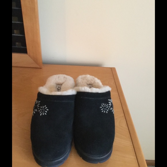 New UGG black Sz 7 - Picture 2 of 4