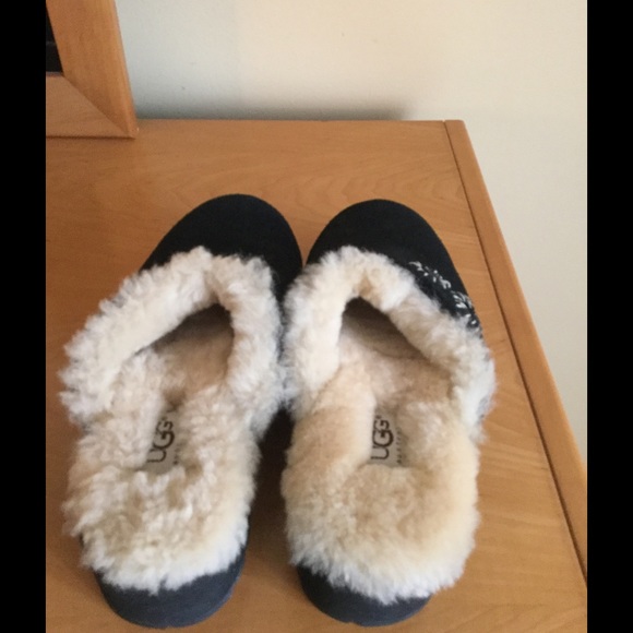 New UGG black Sz 7 - Picture 3 of 4