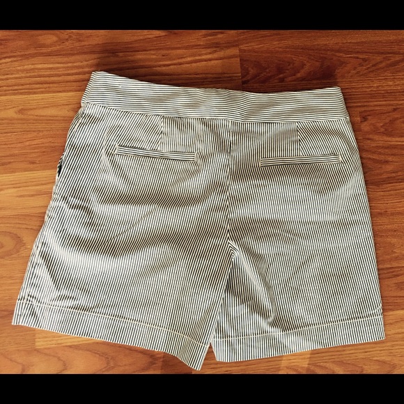 LOFT Short - Picture 2 of 3