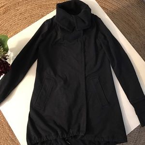 Lululemon Athletica coat, size 4, navy