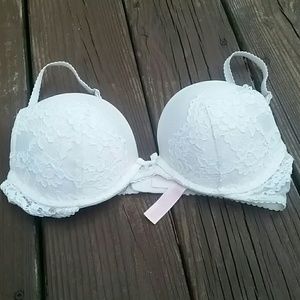 Sold on Merc! Victoria's Secret 32D Bra