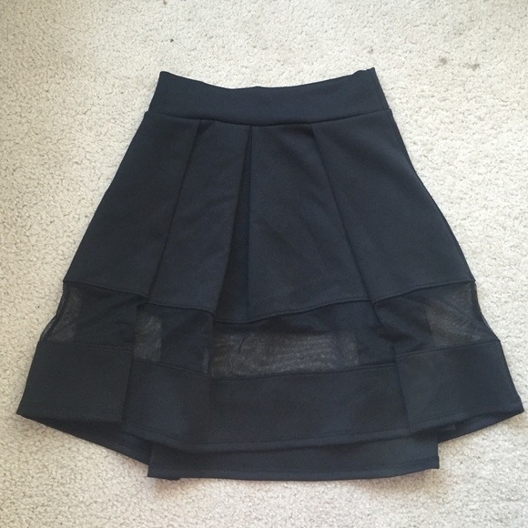 Black skirt by lulu's