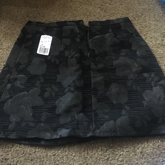 🌸NWT Black skirt - Picture 3 of 4