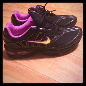 Womens Nike MaxAir sneakers size 8