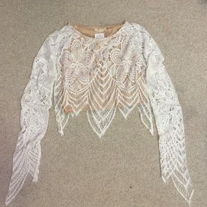 White lace loose long sleeve crop top