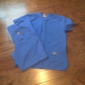 Scrub zone scrub set