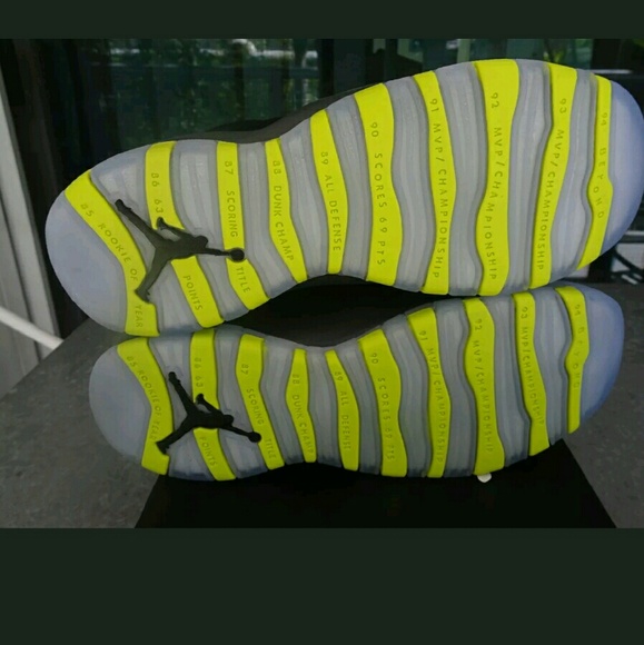 Jordans  size 6y pp available - Picture 2 of 3