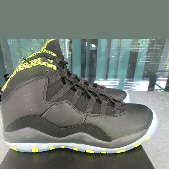 Jordans  size 6y pp available - Picture 3 of 3