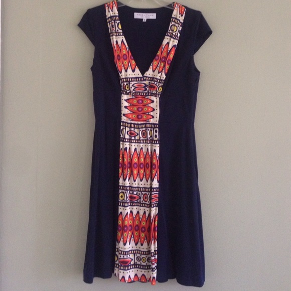 Adorable navy Trina Turk dress w/ fun accent print