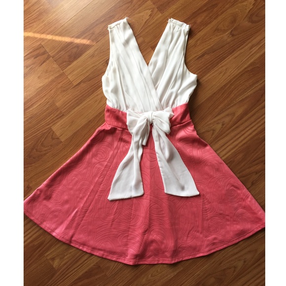Pink & White Dress With a Cute Bow 👗🎀