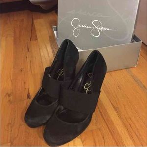 Jessica Simpson pumps