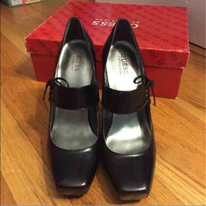 Guess pumps