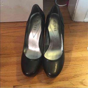 Guess pumps