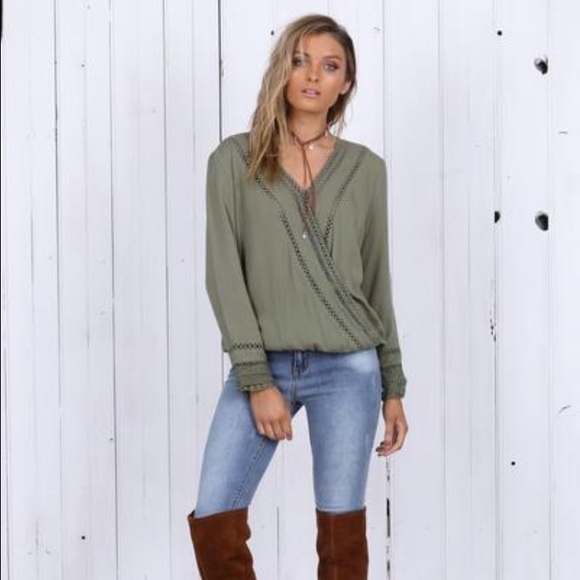 •{Lost in Lunar}• LUCILLE TOP - Picture 3 of 4