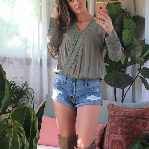 •{Lost in Lunar}• LUCILLE TOP - Picture 2 of 4