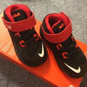 Boys Nike Soldier VIII (TD) 6C-never worn (no box)