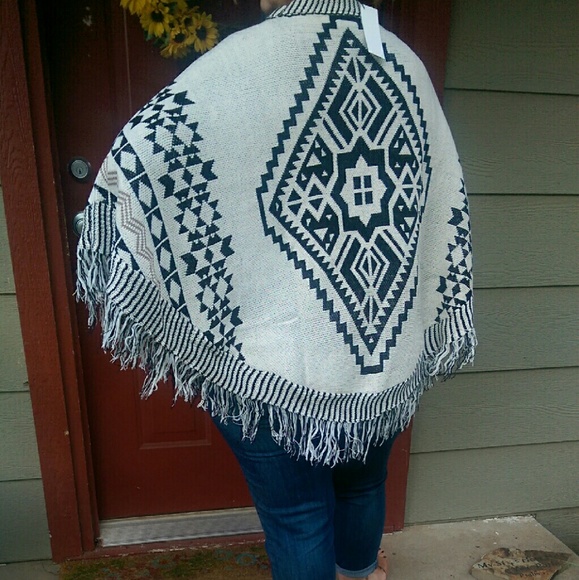 π«SOLD OUTπ«Host Pick ~ Blanket style ponchoβ - Picture 3 of 3