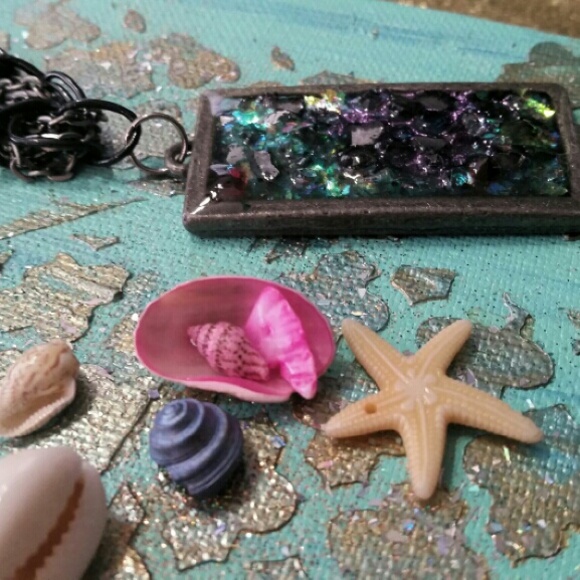 Sparkly resin pendant necklace handmade - Picture 2 of 4