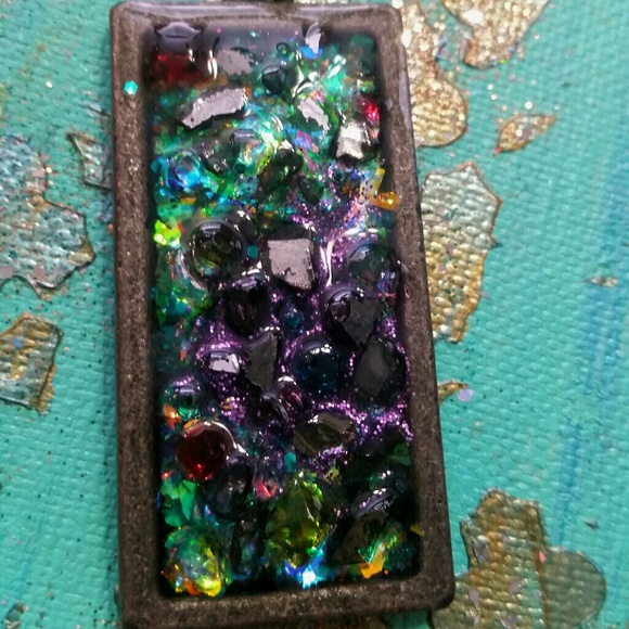 Sparkly resin pendant necklace handmade - Picture 3 of 4