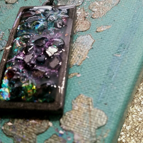 Sparkly resin pendant necklace handmade - Picture 4 of 4