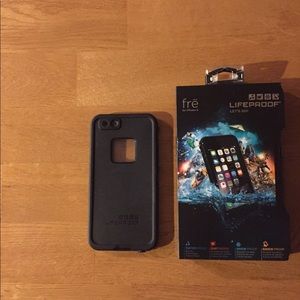 Like new iPhone 6 black FRĒ LIFEPROOF