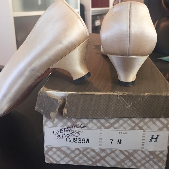 Vintage Wedding Shoes! - Picture 5 of 8