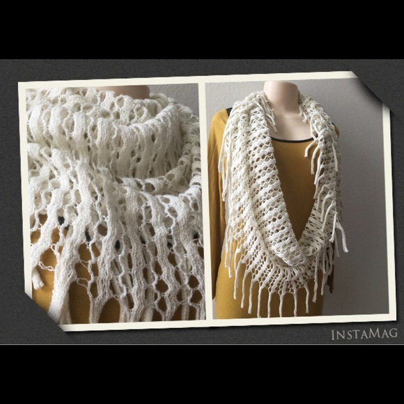 🛍Fringy Scarf 🛍 - Picture 2 of 2