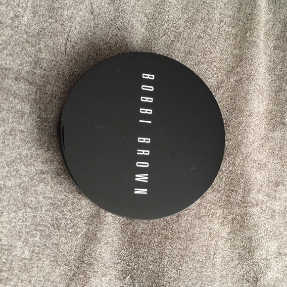 Bobbi Brown oil-free compact foundation