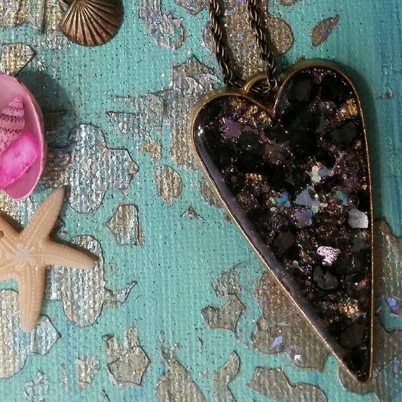 Heart-shaped resin dichroic glass pendant Chain - Picture 3 of 4