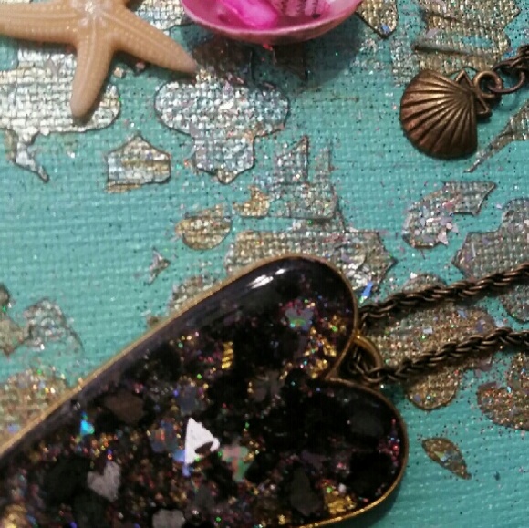 Heart-shaped resin dichroic glass pendant Chain - Picture 4 of 4