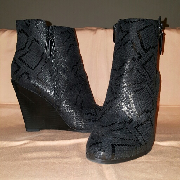 Fergie black wedge booties