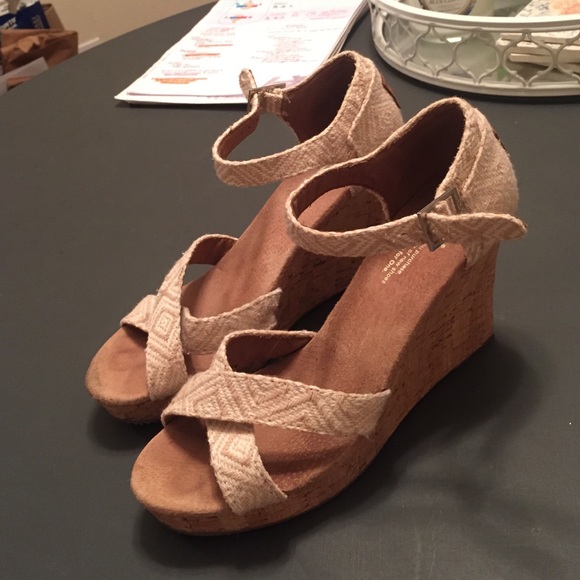 TOMS Espadrille Wedge in Tan/Cream