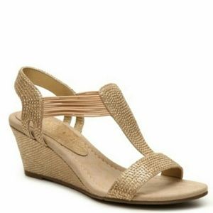 New York Transit Gold Wedges *can fit 10.5*