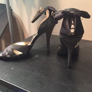 Steve Madden glittery bow heels- NEVER WORN!!